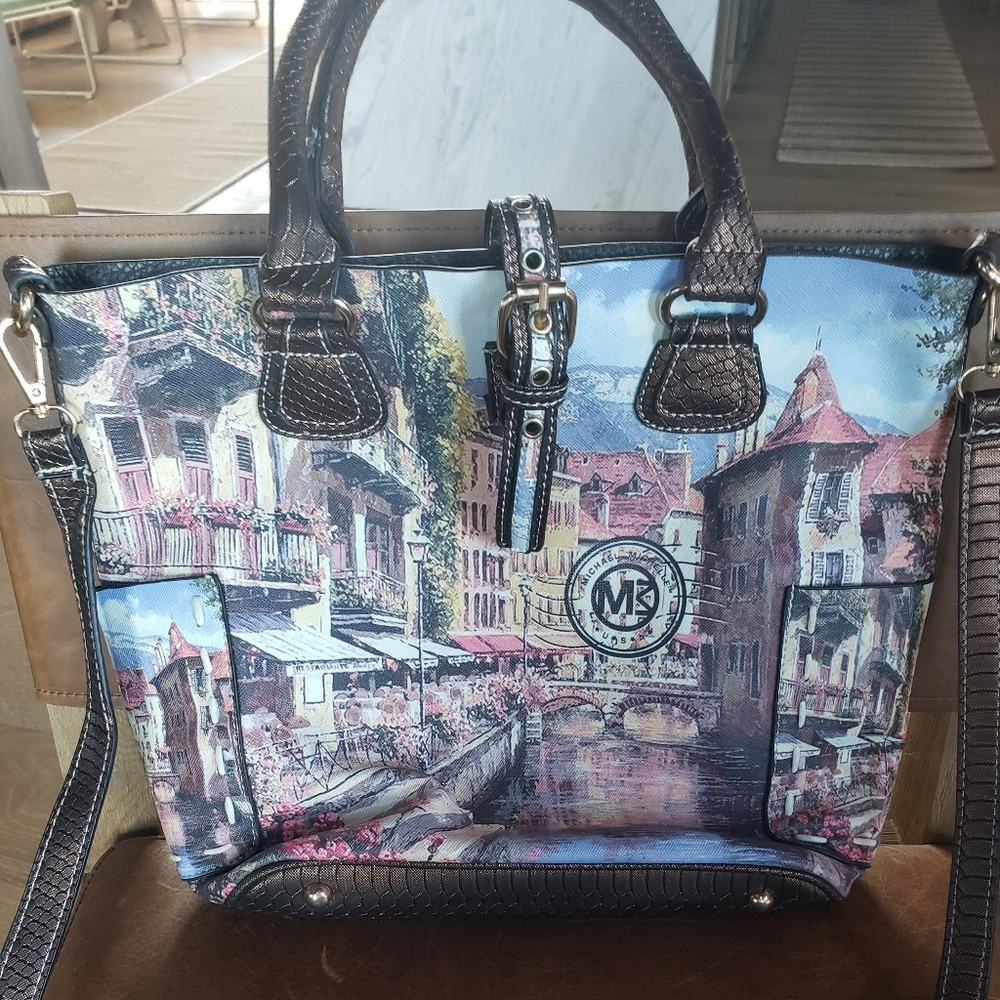 Elegant Printed Handbag with Brown Accents